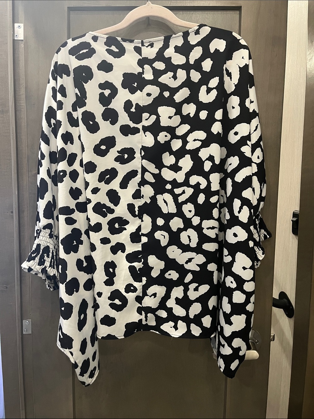 ODDY Black & White Animal Print Flutter Sleeve Blouse - Picture 4 of 4